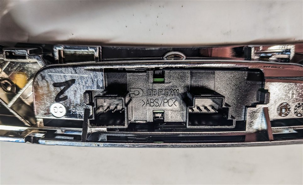 Thumbnail 7: 2012 MERCEDES C250 (W204) CENTER CONSOLE AUTOMATIC SHIFT TRIM BEZEL (ALUMINUM)