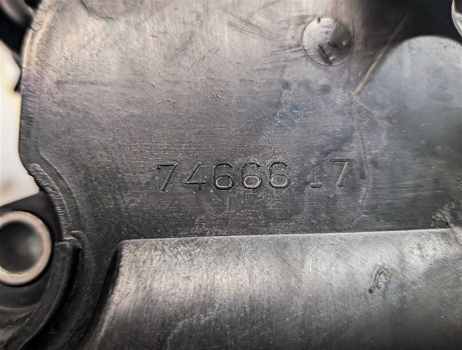 Thumbnail 9: 12-15 MERCEDES C250 SLK250 R172 W204 1.8L M271 ENGINE CYLINDER HEAD VALVE COVER