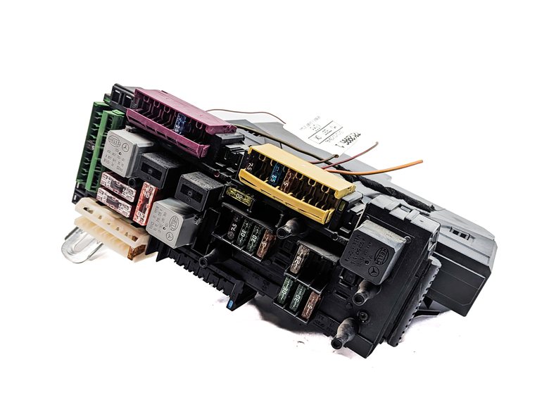 Thumbnail 2: 11-15 MERCEDES C250 C300 C350 (W204) REAR SIGNAL ACQUISITION CONTROL MODULE SAM