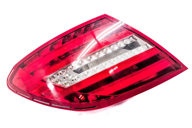 2012-2015 MERCEDES BENZ C250 C300 C350 (W204) LEFT DRIVER TAILLIGHT BRAKE LIGHT
