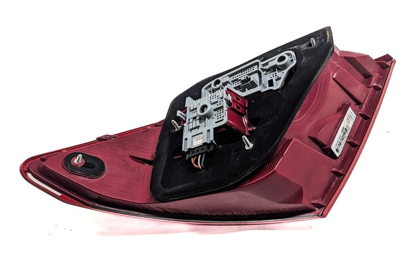 Thumbnail 6: 2012-2015 MERCEDES BENZ C250 C300 C350 (W204) LEFT DRIVER TAILLIGHT BRAKE LIGHT