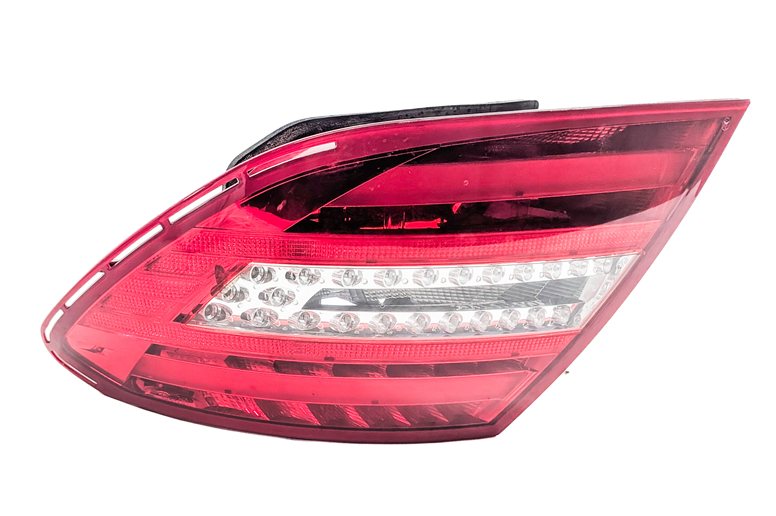 12-15 MERCEDES BENZ C250 C300 C350 (W204) RIGHT PASSENGER TAILLIGHT BRAKE LIGHT