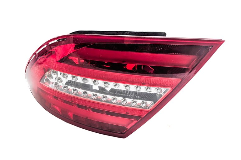 Thumbnail 2: 12-15 MERCEDES BENZ C250 C300 C350 (W204) RIGHT PASSENGER TAILLIGHT BRAKE LIGHT