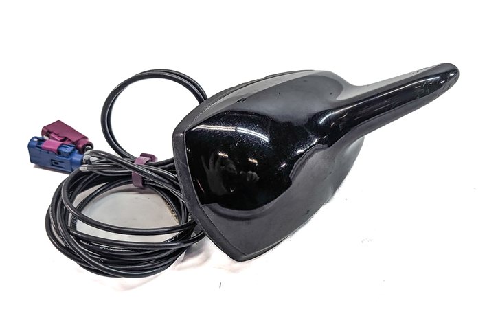 Thumbnail 2: 2008-2012 MB C350 C300 C63 C250 (W204) RADIO STEREO SHARK FIN ANTENNA (Black)