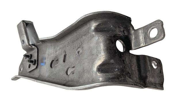 Thumbnail 4: 2016 BMW X1 (F48) 2.0L B46 FRONT LEFT DRIVER RADIATOR SUPPORT MOUNT BRACKET