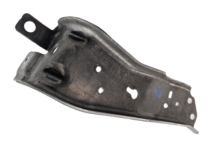 2016 BMW X1 (F48) 2.0L B46 FRONT RIGHT PASSENGER RADIATOR SUPPORT MOUNT BRACKET