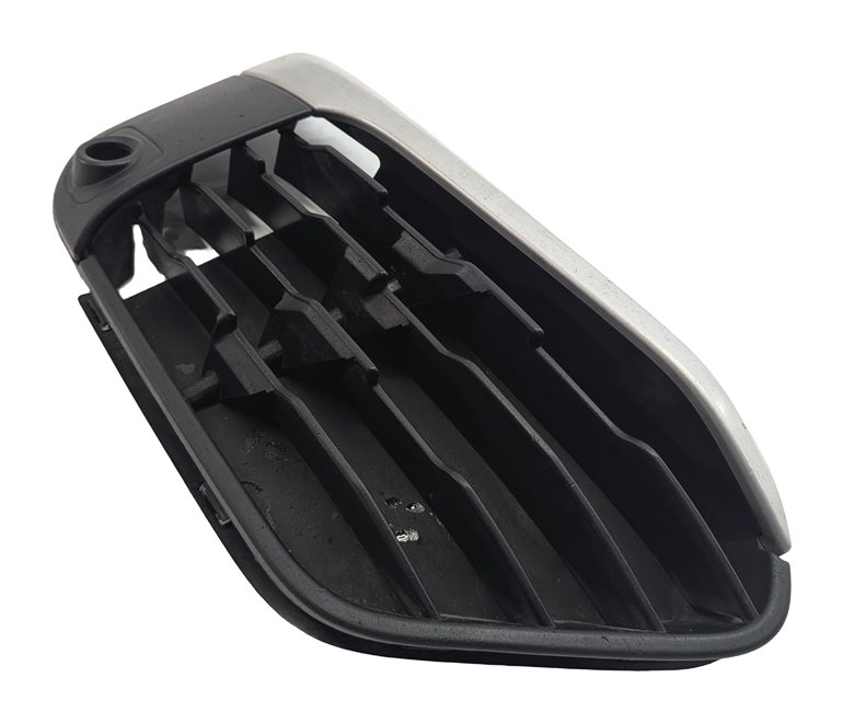 2016-2019 BMW X1 (F48) RIGHT FRONT PASSENGER LOWER BUMPER AIR VENT GRILLE TRIM
