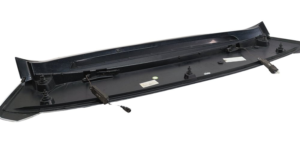 Thumbnail 6: 2013-2019 RANGE ROVER (L405) REAR SPOILER WING w/ 3rd BRAKE LIGHT (White)