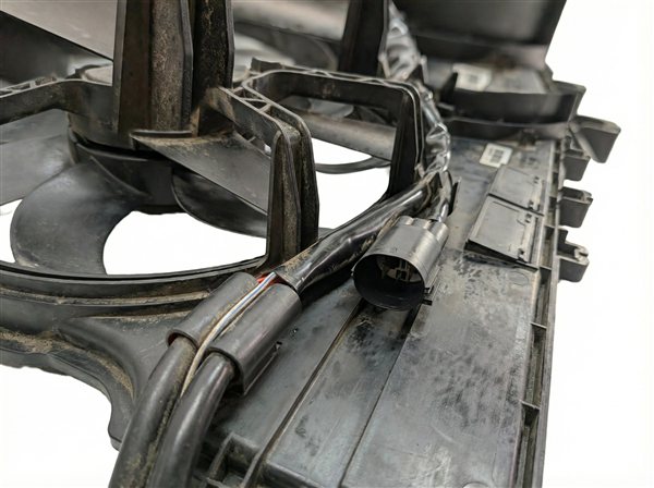 Thumbnail 8: 16 LAND RANGE ROVER SPORT L494 3.0L DIESEL ENGINE RADIATOR COOLING FAN ASSEMBLY