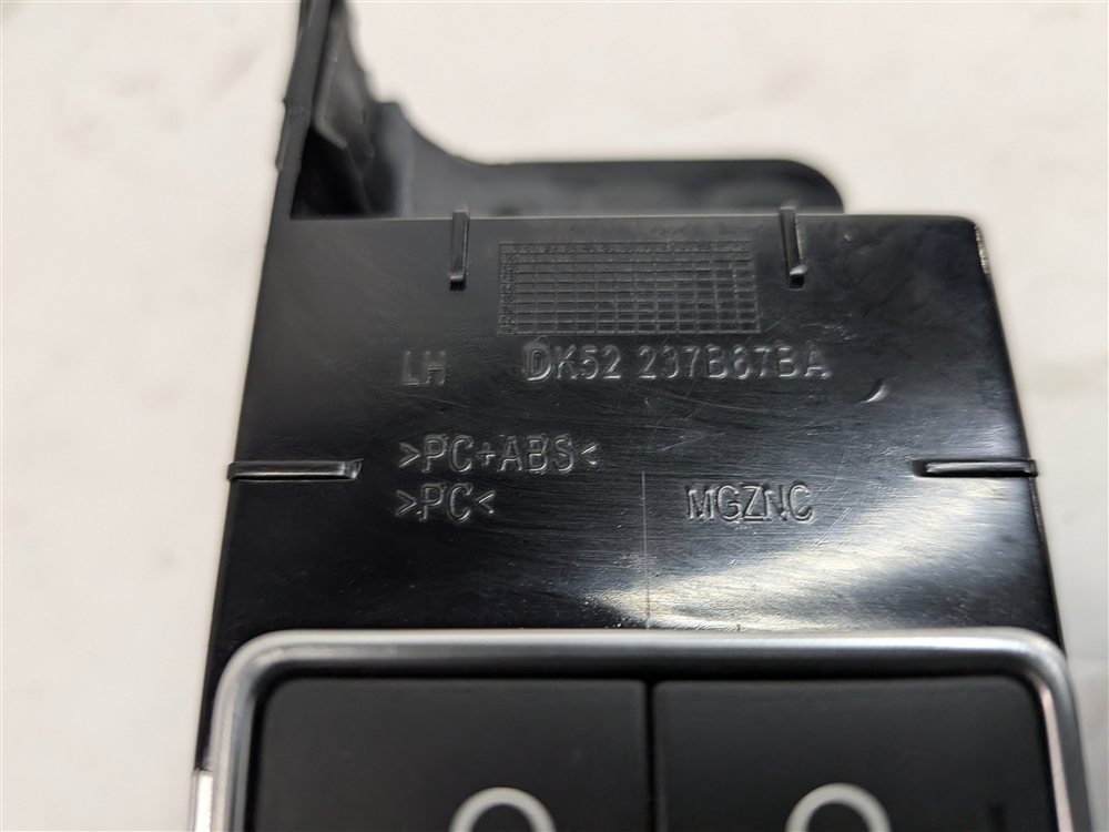 Thumbnail 9: 2016 RANGE ROVER (L405) REAR LEFT DOOR LOCK BUTTON SWITCH PANEL
