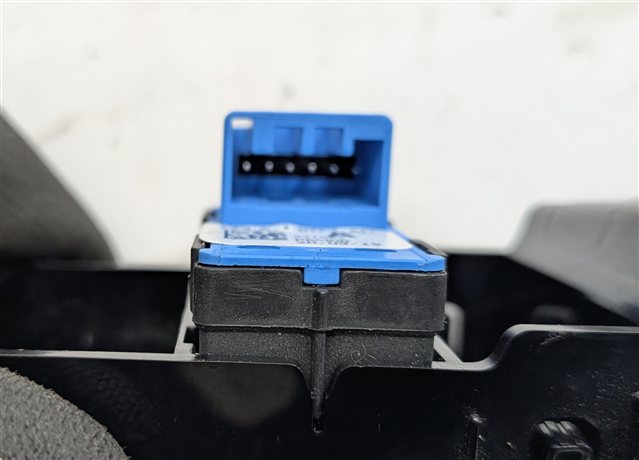 Thumbnail 7: 2016 RANGE ROVER (L405) REAR RIGHT DOOR LOCK BUTTON SWITCH PANEL