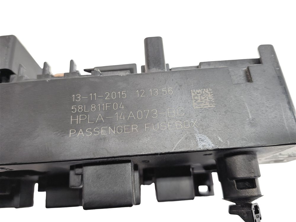 Thumbnail 8: 2016 RANGE ROVER (L405) FRONT RIGHT PASSENGER FUSE RELAY BOX PANEL