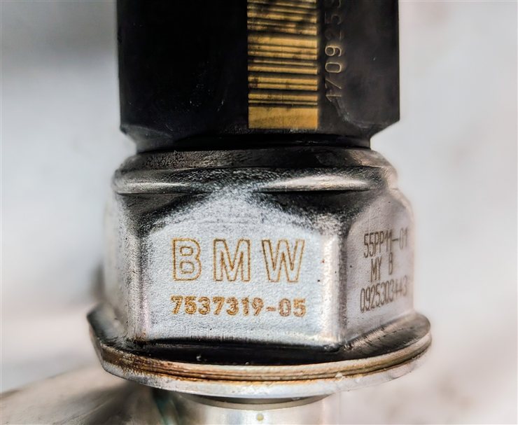 Thumbnail 8: 2010 BMW X6 (E71) 3.0L (N54) ENGINE FUEL INJECTOR RAIL w/ FUEL LINES