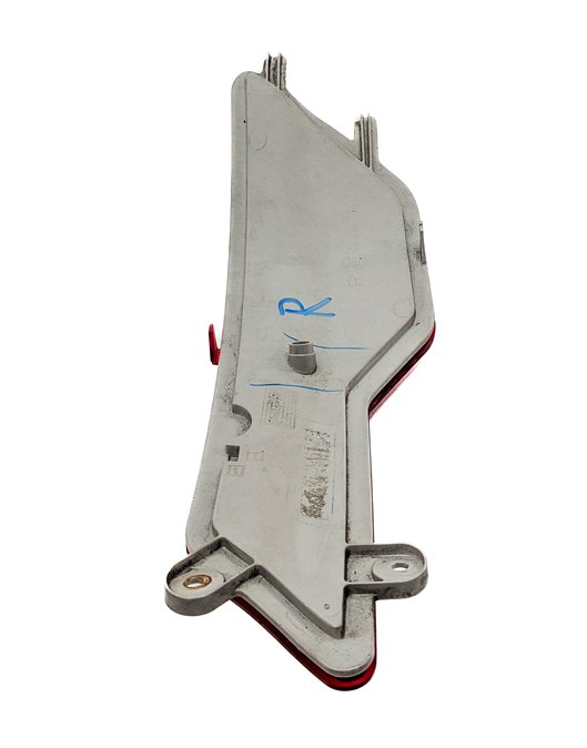 Thumbnail 6: 2010 BMW X6 (E71) REAR RIGHT PASSENGER LOWER BUMPER SAFETY REFLECTOR