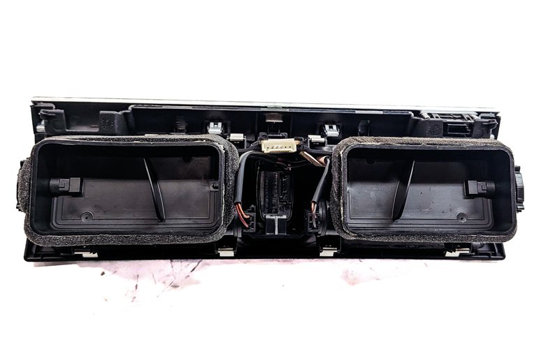 Thumbnail 7: 2010 BMW X6 (E71) FRONT CENTER DASH HEAT AIR AC DUAL VENT w/ HAZARD LOCK BUTTONS