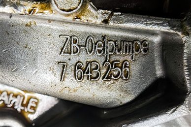 Thumbnail 8: 2012 BMW 750LI (F01) 4.4L (N63) ENGINE MOTOR OIL  FLUID PUMP w/ PICK UP TUBE