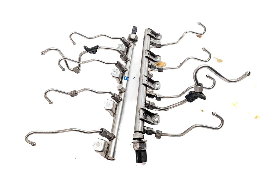 Thumbnail 2: 2012 BMW 750LI (F01) 4.4L (N63) ENGINE FUEL INJECTOR RAIL SET/2 w/ FUEL LINES