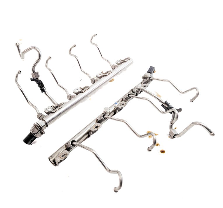 Thumbnail 4: 2012 BMW 750LI (F01) 4.4L (N63) ENGINE FUEL INJECTOR RAIL SET/2 w/ FUEL LINES