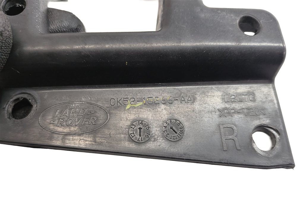 Thumbnail 7: 2014 RANGE ROVER (L405) FRONT RIGHT PASSENGER FOGLIGHT LAMP MOUNT BRACKET