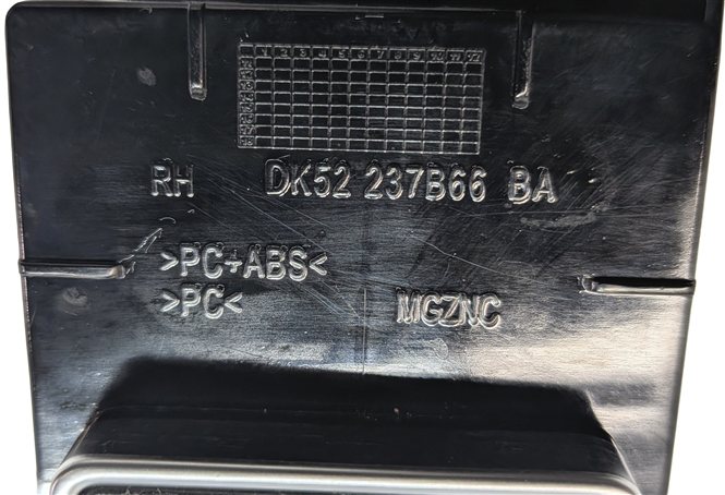 Thumbnail 8: 2014 RANGE ROVER (L405) REAR RIGHT DOOR LOCK CONTROL SWITCH PANEL