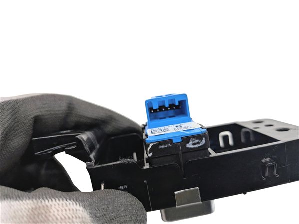 Thumbnail 6: 2014 RANGE ROVER (L405) REAR LEFT DOOR LOCK CONTROL SWITCH PANEL