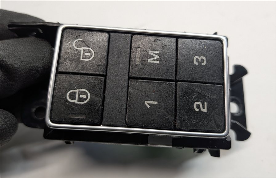 Thumbnail 8: 2014 RANGE ROVER (L405) FRONT RIGHT PASSENGER DOOR LOCK SWITCH w/ MEMORY