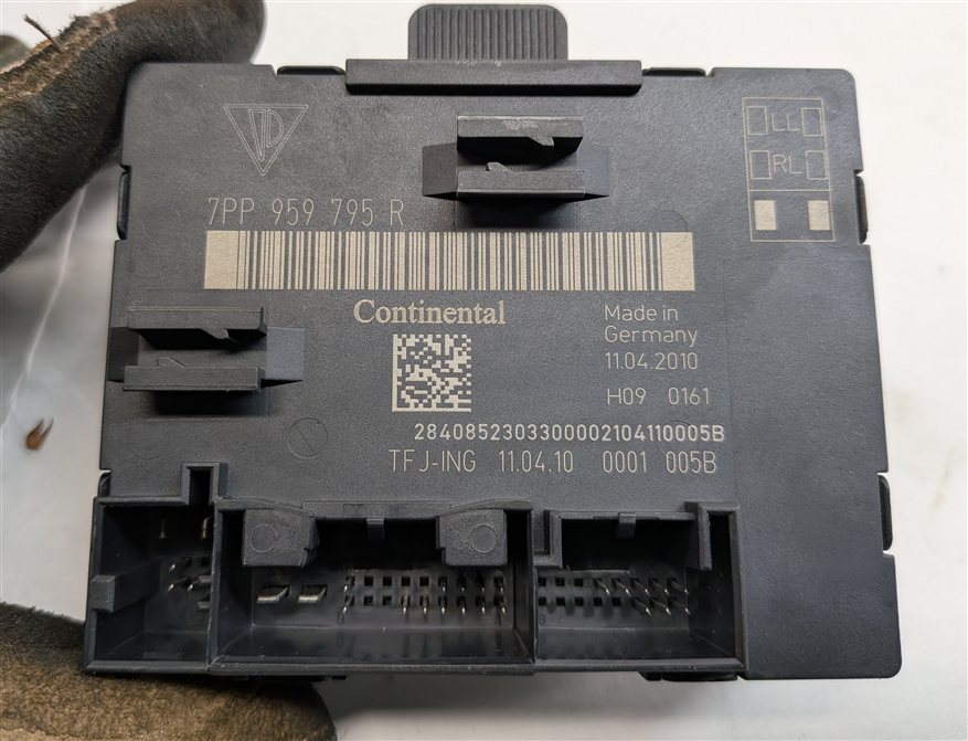 Thumbnail 5: 2011 PORSCHE CAYENNE (958) REAR RIGHT DOOR CONTROL MODULE