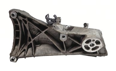 Thumbnail 2: 2011 PORSCHE CAYENNE (958) 4.8L (M48.02) NON TURBO ENGINE MOTOR MOUNT BRACKET