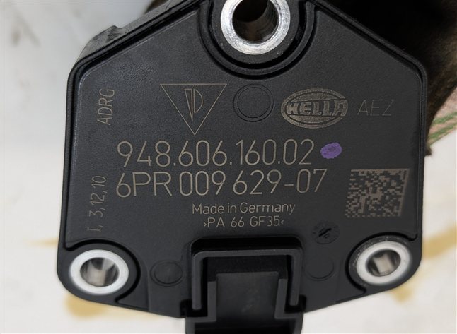 Thumbnail 7: 2011 PORSCHE CAYENNE (958) 4.8L NON TURBO ENGINE MOTOR OIL FLUID LEVEL SENSOR