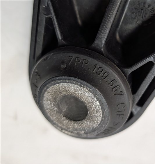 Thumbnail 8: 2011 PORSCHE CAYENNE (958) 4.8L NON TURBO UPPER ENGINE MOUNT TORSION BRACKET