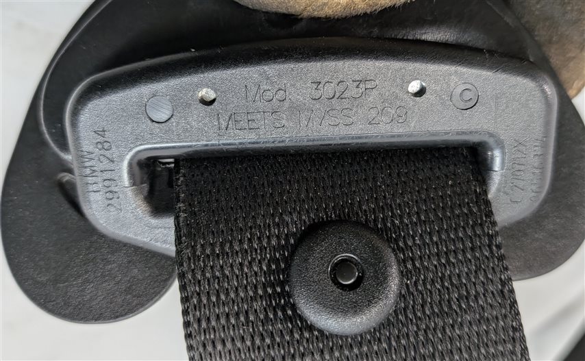 Thumbnail 7: 2012-2015 BMW X1 (E84) RIGHT FRONT PASSENGER SEATBELT BUCKLE RETRACTOR (Black)