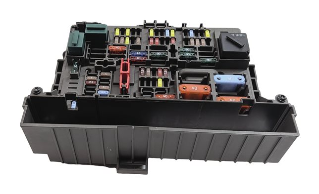 Thumbnail 3: 2013 BMW X1 (E84) 2.0L (N20) ENGINE FUSE RELAY CONTROL BOX PANEL