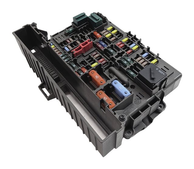 Thumbnail 4: 2013 BMW X1 (E84) 2.0L (N20) ENGINE FUSE RELAY CONTROL BOX PANEL