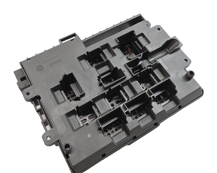 Thumbnail 6: 2013 BMW X1 (E84) 2.0L (N20) ENGINE FUSE RELAY CONTROL BOX PANEL