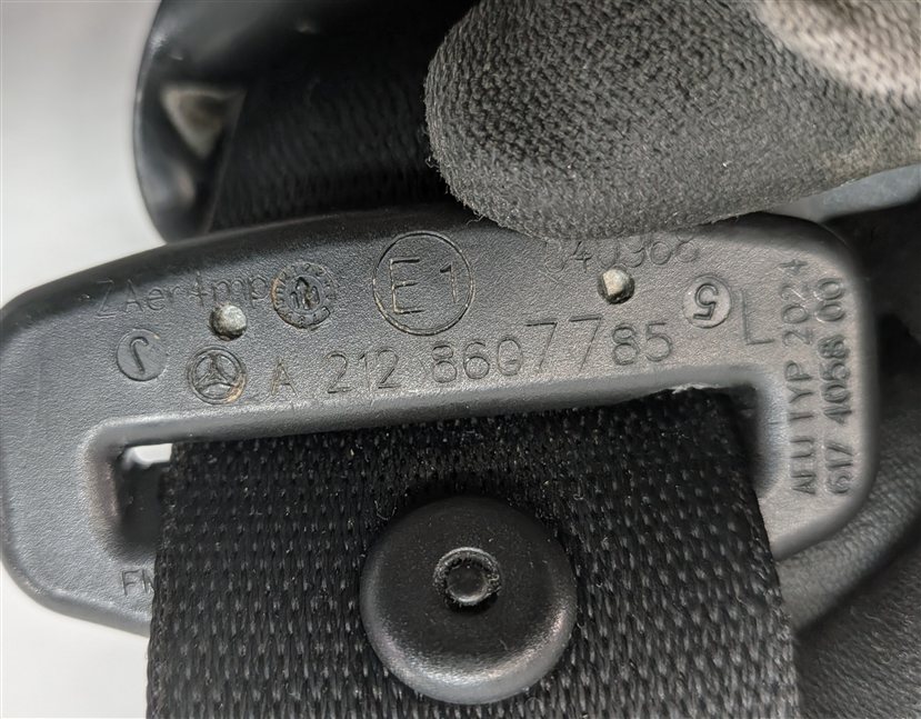 Thumbnail 6: 10-12 MERCEDES E350 E550 CLS550 (W212 W218) DRIVER SEATBELT RETRACTOR (Black)