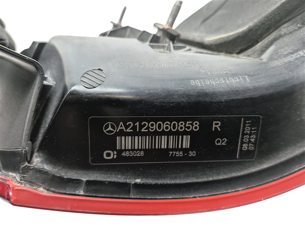 Thumbnail 8: 10-13 MERCEDES E-CLASS (W212) SEDAN RIGHT PASSENGER TAILLIGHT BRAKE LIGHT LAMP