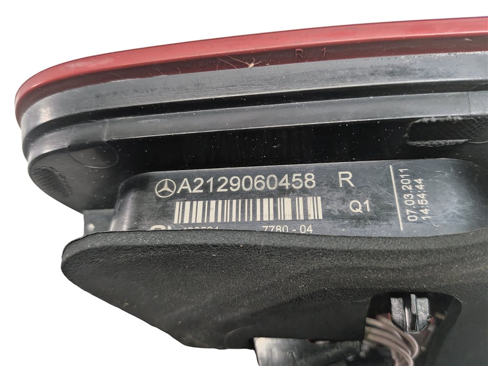 Thumbnail 8: 2010-2013 MERCEDES E300 E350 E400 E550 (W212) RIGHT INNER TAILLIGHT LIGHT LAMP