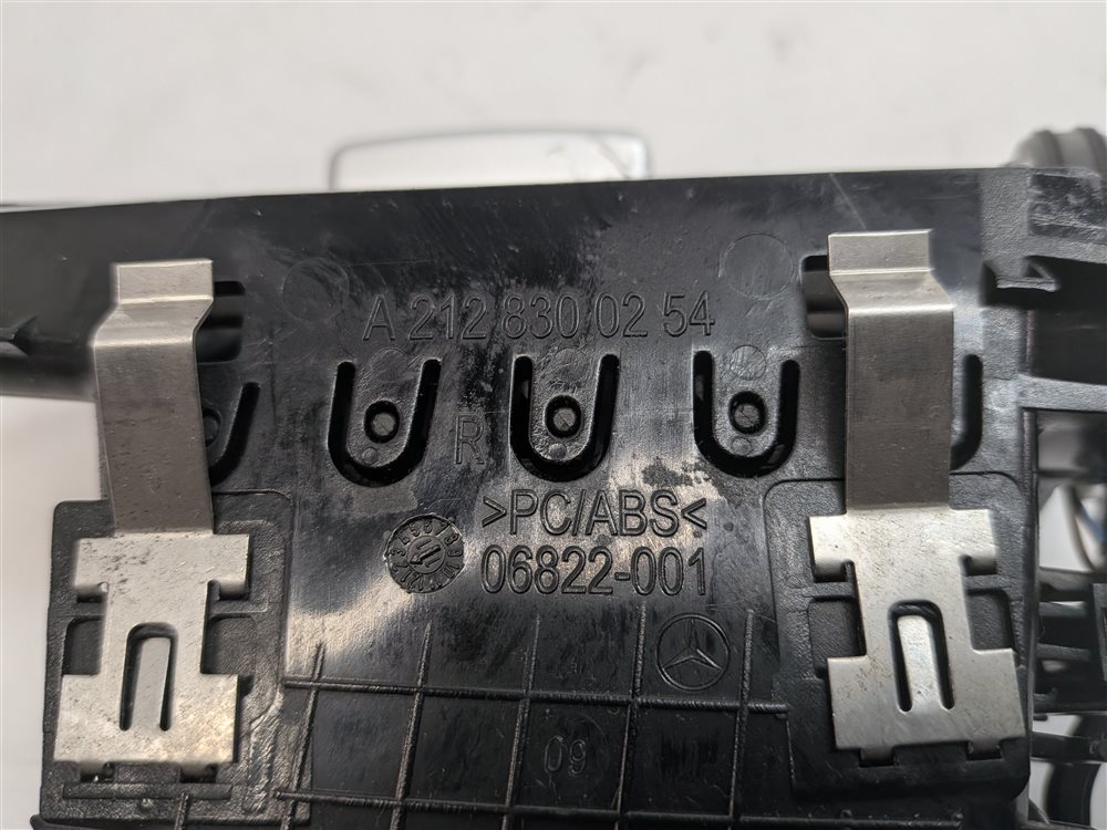 Thumbnail 8: 2011 MERCEDES E350 (W212) FRONT PASSENGER DASH HEAT AIR AC HVAC VENT (Black)