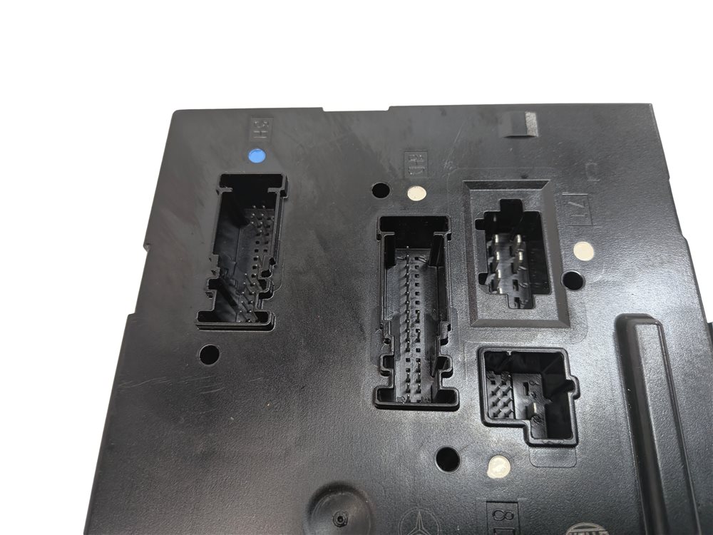 Thumbnail 4: 11-12 MERCEDES E350 E550 CLS550 (W212 W218) REAR SIGNAL ACQUISITION MODULE SAM