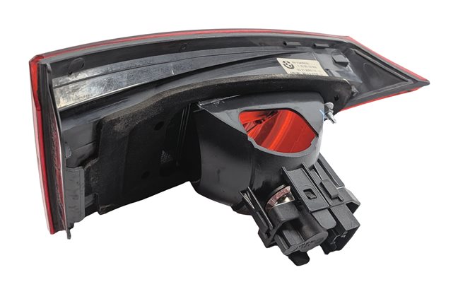 Thumbnail 4: 2012-2015 BMW X1 (E84) RIGHT PASSENGER REAR TRUNK INNER TAILLIGHT LIGHT LAMP
