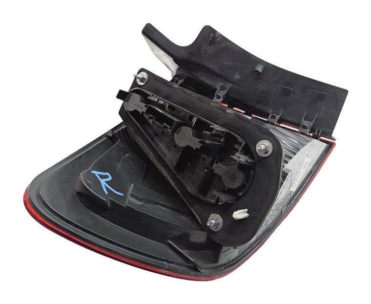Thumbnail 7: 2012-2015 BMW X1 (E84) RIGHT PASSENGER REAR OUTER TAILLIGHT BRAKE LIGHT LAMP