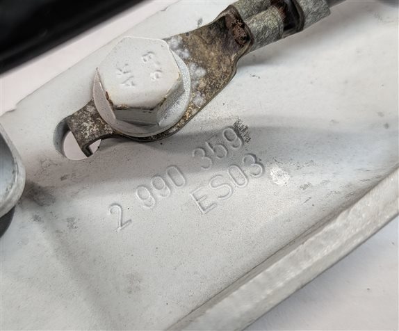 Thumbnail 7: 2013-2015 BMW X1 (E84) FRONT LEFT & RIGHT HOOD HINGE SET 2 (White)