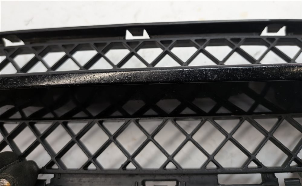 Thumbnail 9: 13-15 BMW X1 (E84) FRONT LOWER BUMPER CENTER AIR VENT GRILLE TRIM PANEL