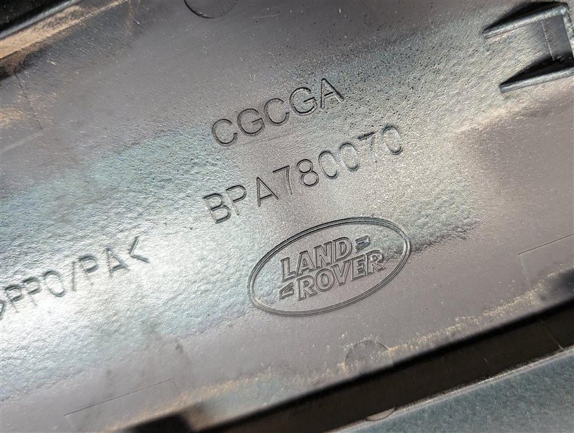 Thumbnail 5: 05-16 LR3 LR4 RANGE ROVER SPORT (L320) FUEL TANK DOOR LID COVER TRIM (Green)