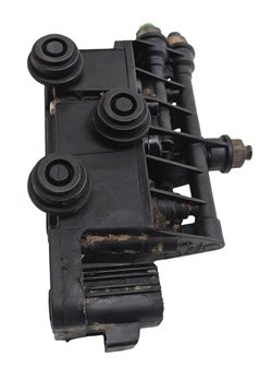 Thumbnail 2: 2014 LAND ROVER LR4 (L319) REAR AIR SUSPENSION VALVE BLOCK