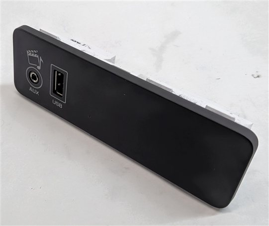 Thumbnail 1: 2014 LAND ROVER LR4 (L319) AUX USB AUXILIARY INPUT JACK PANEL