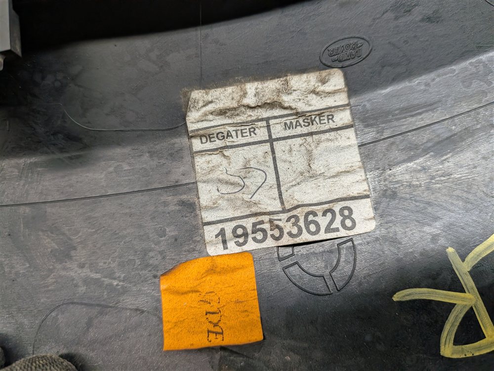 Thumbnail 8: 2014 LAND ROVER LR4 (L319) REAR LEFT QUARTER WHEEL ARCH MOULDING (Green)