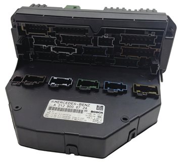 Thumbnail 4: 2014 MERCEDES C350 (W204) 3.5L (276.957) FRONT SAM MODULE w/ FUSE RELAY PANEL