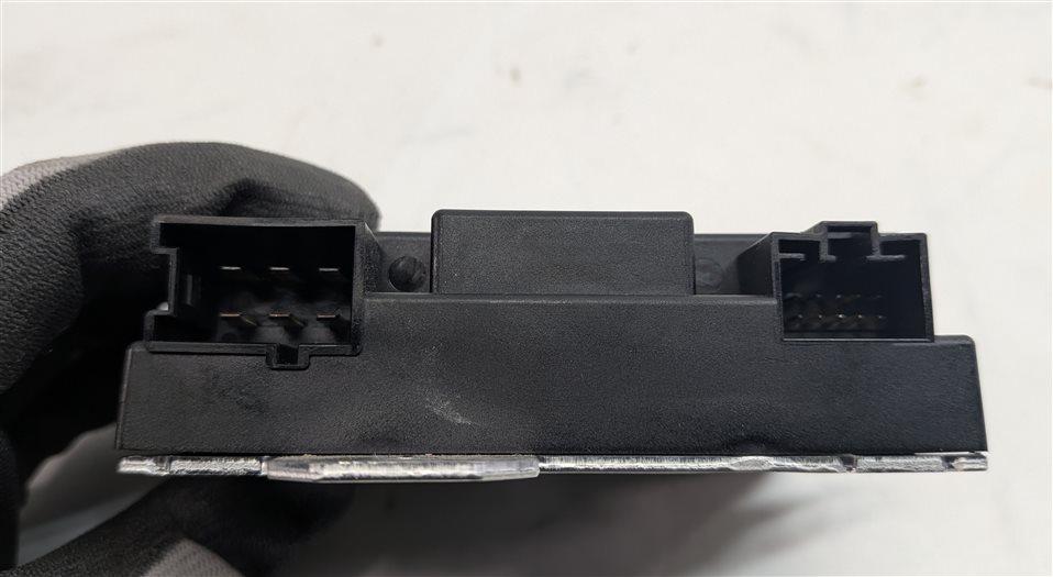 Thumbnail 5: 2014 MERCEDES C350 (W204) 3.5L (276.957) FUEL PUMP CONTROL MODULE