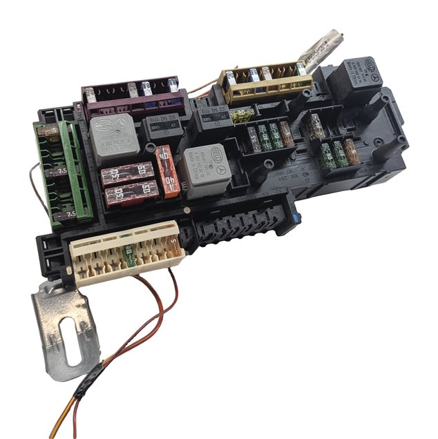 Thumbnail 2: 2014 MERCEDES C350 (W204) 3.5L (276.957) REAR TRUNK SAM MODULE RELAY FUSE BOX